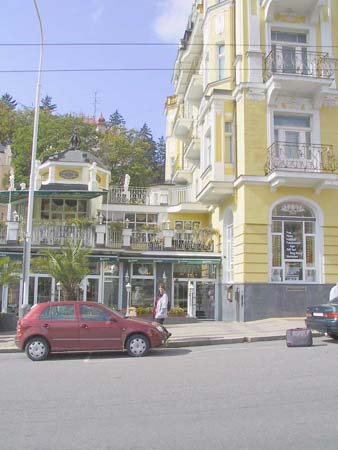 110-1021_img